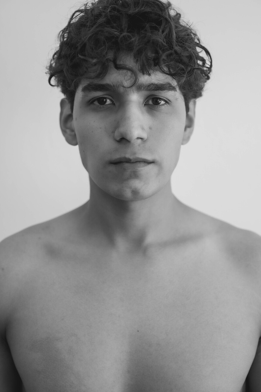 model profile picture